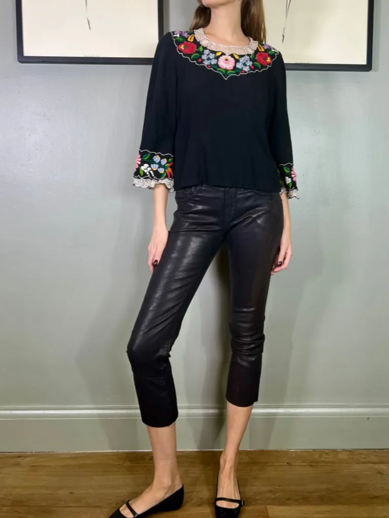 Gaby, 70s floral embroidered top