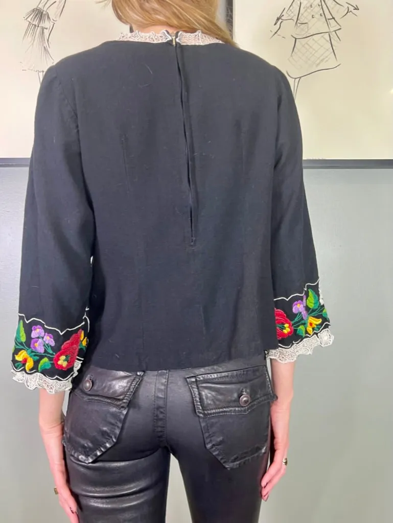 Gaby, 70s floral embroidered top