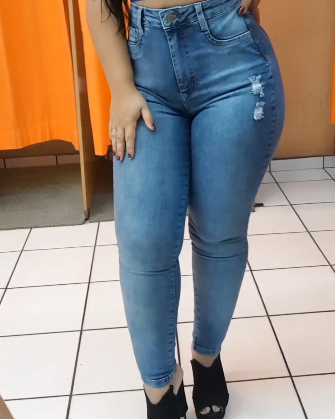 Hochtaillierte Bauchweg- und Po-Lift-Faja-Jeans