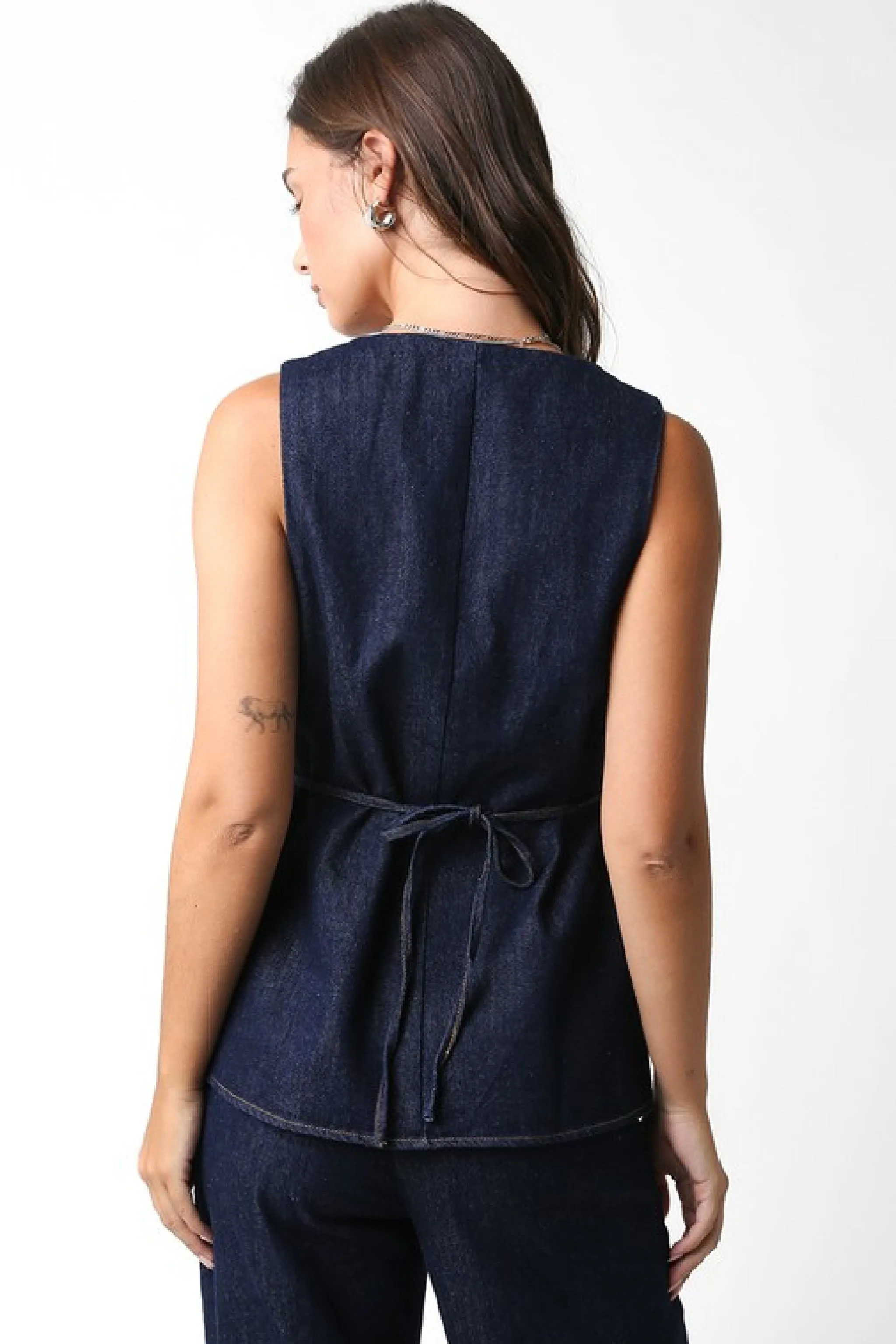 Leanna Sleeveless Partial Button Down Denim Top Dark Wash