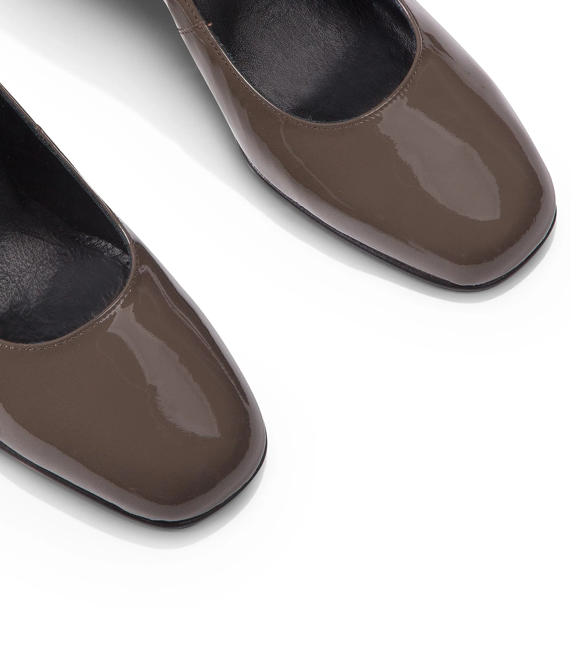 Smoke grey patent leather pumps