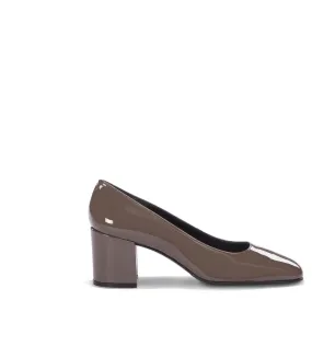 Smoke grey patent leather pumps
