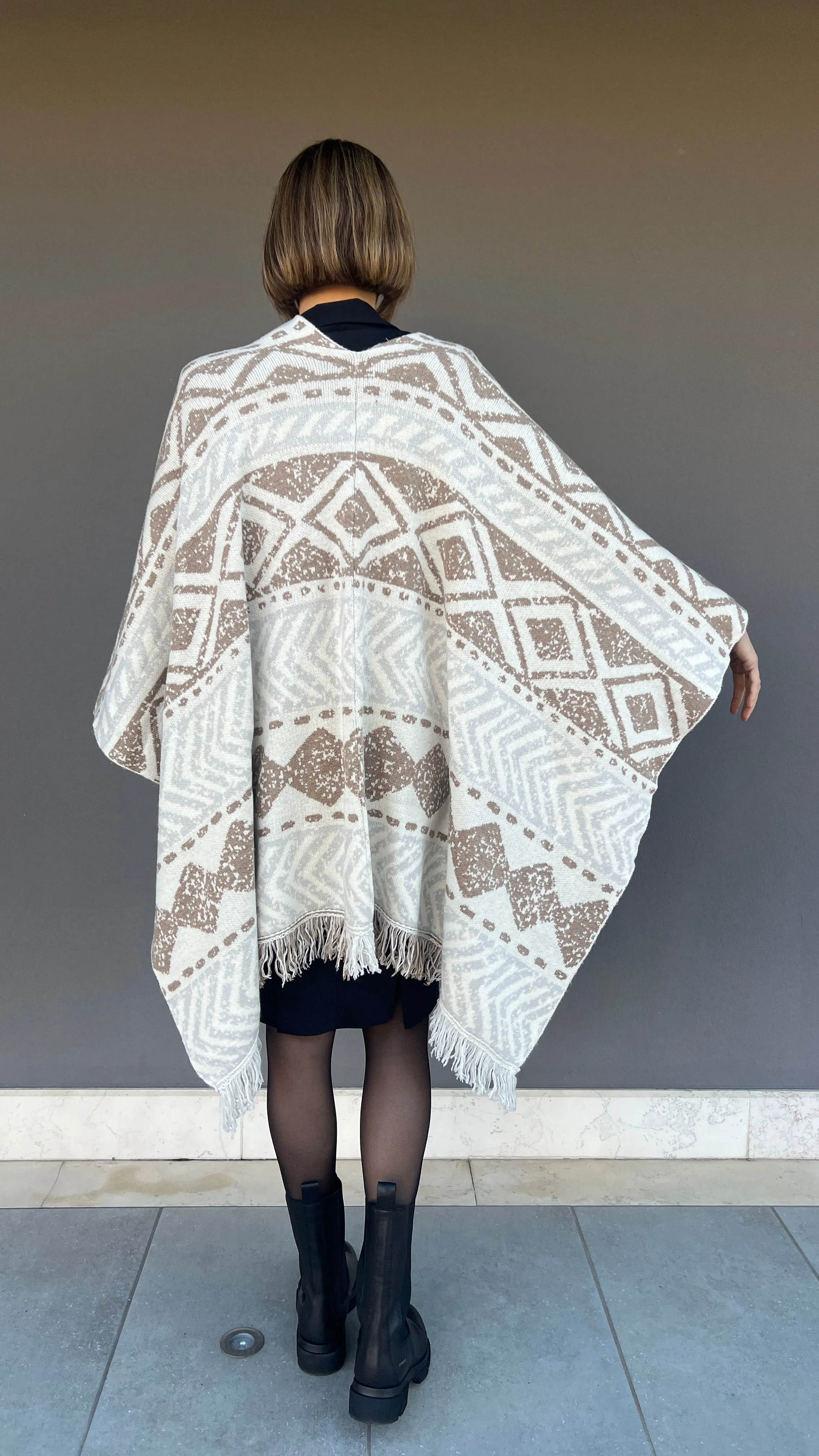 TÖÖCO - PONCHO KNITTING DUNE SAND