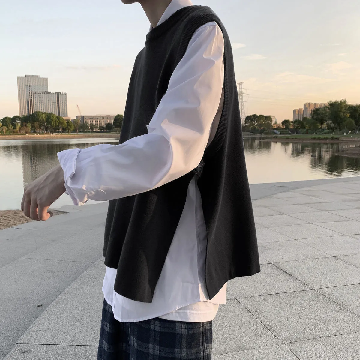 Voguable Autumn Korean Sweater Vest Men's Fashion Casual O-neck Knitted Pullover Men Clothes Streetwear Loose Mens Vest Knitting Sweaters